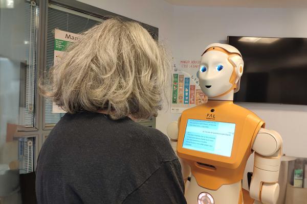 Successful trials of ARI, the talking robot,  demonstrate its potential to help hospital staff  and enhance patient care. © SPRING